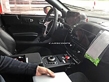 Раскрыт салон первого кроссовера Aston Martin. И в нем очень много «Мерседеса»