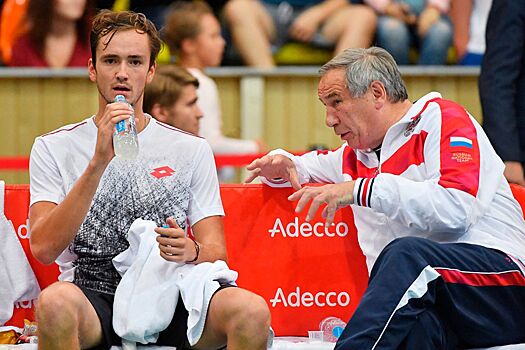 Тарпищев: все наши ведущие теннисисты должны сыграть на Уимблдоне