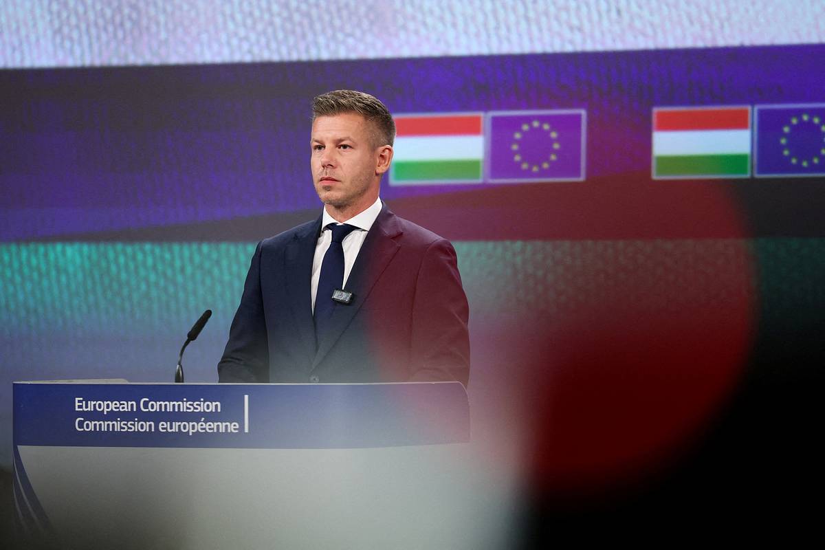 Новый премьер-министр Венгрии записал видеообращение из туалета