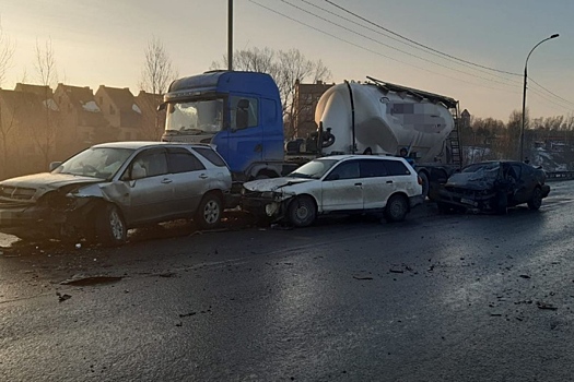 Массовое ДТП парализовало движение на Бердском шоссе в Новосибирске