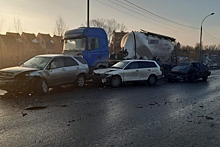 Массовое ДТП парализовало движение на Бердском шоссе в Новосибирске