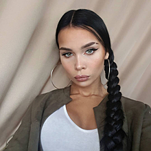 Девушка из Омска перевоплощается в знаменитостей с помощью макияжа