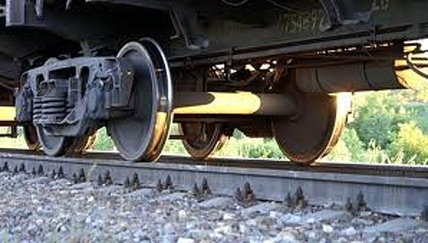 На Кубани пассажирский поезд насмерть сбил лежащего на железнодорожных путях мужчину