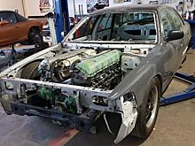 На Ford Crown Victoria установили 27-литровый мотор от танка