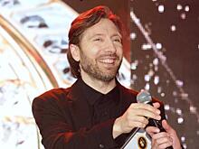 Визажист Юрий Столяров о трендах макияжа весной-2023: «Используйте активный хайлайтинг»