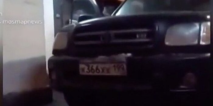 Врачи скорой помощи в Москве не смогли попасть в реанимацию из-за внедорожника