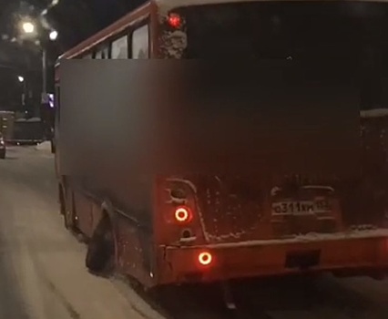 Автобус с отваливающимся колесом заметили в Нижнем Новгороде