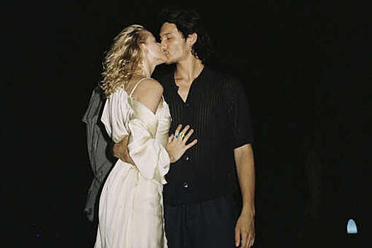 Актриса Александра Бортич снялась за поцелуем с Давидом Сократяном