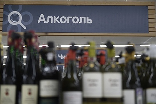 Нарколог поддержал идею запрета продажи крепкого алкоголя россиянам младше 21 года