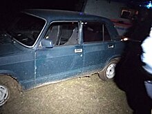 Ночные приключения: в Крыму в размытом грунте увяз внедорожник с людьми