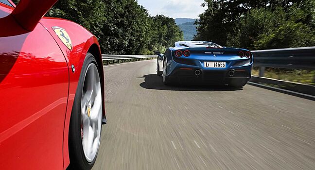 Ferrari F8 Tributo соревнуется с Huracan Evo за превосходство среди итальянских суперкаров