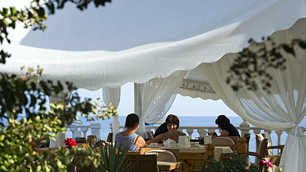 Выяснилось, как туристы питаются на курортах