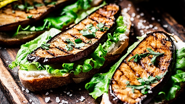 Пять рецептов закусок из баклажанов на любой вкус
