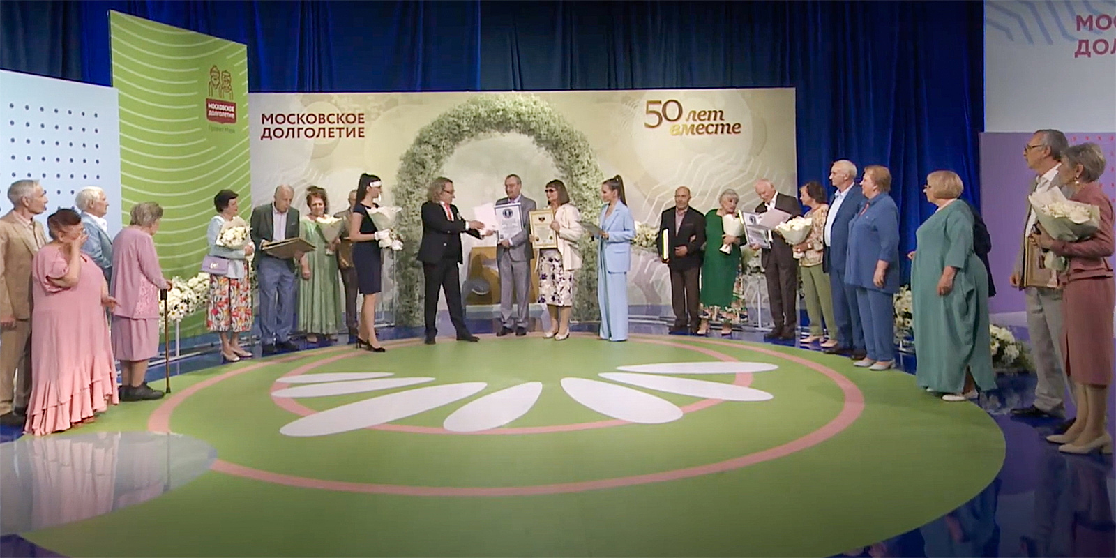 Золотая годовщина свадьбы: участники «Московского долголетия» установили мировой рекорд