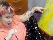Художница могла заразить гостей ВИЧ через вино с месячными