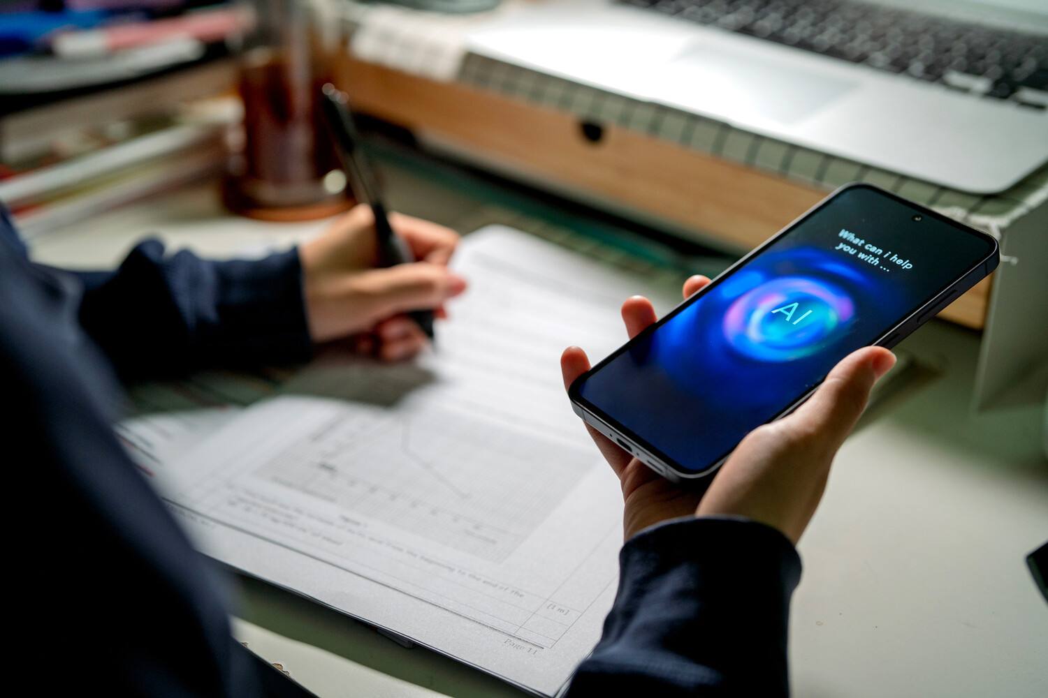 Орешкин: ИИ обогнал человека по объему генерации в интернете