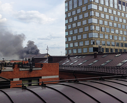 Пожар на ЗИЛе угрожает эвакуацией соседних кварталов