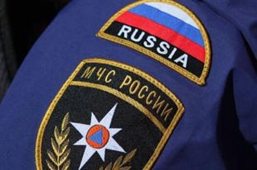 Под Курском перевернулся грузовик, перевозивший свеклу