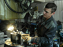 На альтернативной службе разрешат работать токарями и десантниками