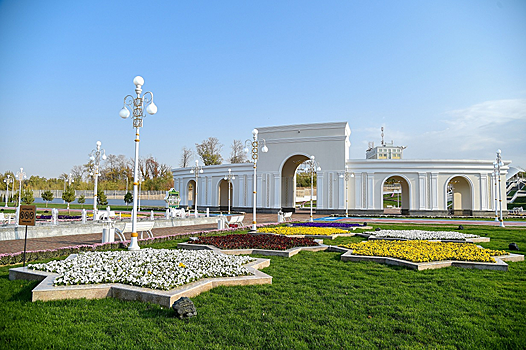 Фонтан, аллеи и все удобства: Шавкат Мирзиёев посетил парк "Ашхабад"