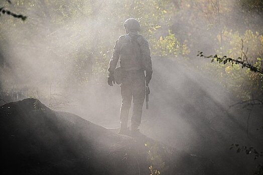 Российский штурмовик в прямом эфире заколол солдата ВСУ и дал знак своим