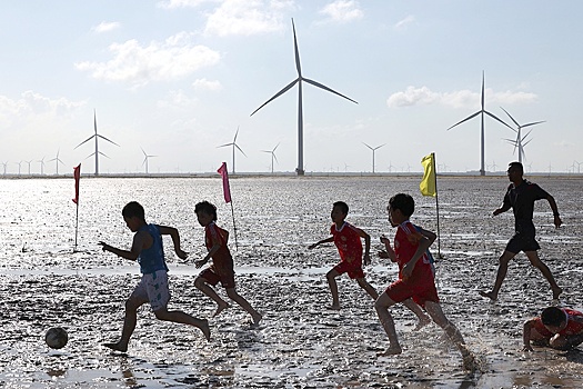 Доля Китая в мировых капиталовложениях в чистую энергетику выросла