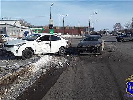 Водитель "Нивы" устроил ДТП из трех машин в Самарской области