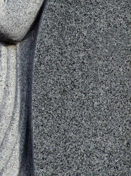 «Ужас»: жуткая картина с разбитыми надгробьями поразила жителей Владивостока