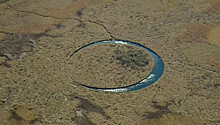 Местные говорят, там живет древнее божество: идеально круглое озеро с плавающим островом будоражит умы ученых