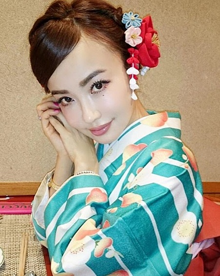 В случае с Рисой Хирако выражение "внешность обманчива" работает на все сто процентов. 