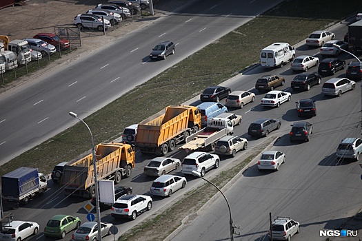 Новосибирцы встали на выезде из города: от Троллейной до Ордынского шоссе расстянулась пробка