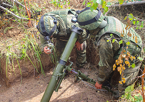 Военнослужащие ЦВО, заключившие контракты о прохождении военной службы в Вооруженных Силах РФ, совершенствуют стрельбу из артиллерийских орудий на полигоне в Кузбассе