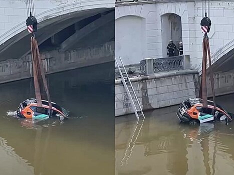 Упавшую в реку в Москве машину подняли из воды