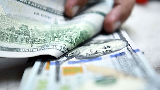 Эксперты рассказали россиянам о рисках хранения денег за рубежом