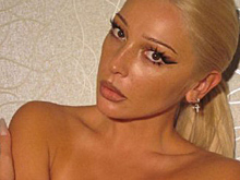 Настя Ивлеева показала фотографию топлес