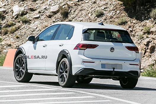 Volkswagen начал испытывать T-Roc нового поколения: на дороги пока пустили тестовый мул