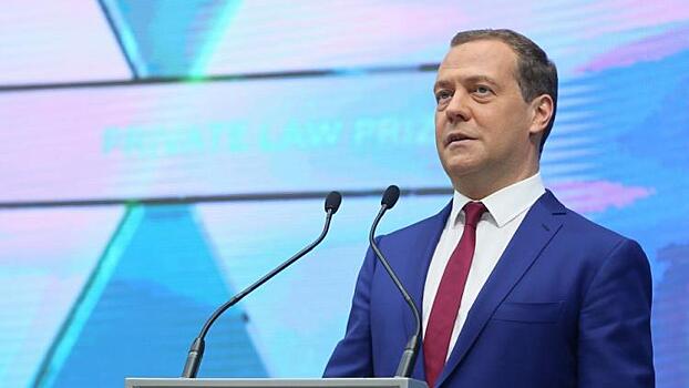 Медведев освободил от должности двух заместителей министра по развитию Дальнего Востока