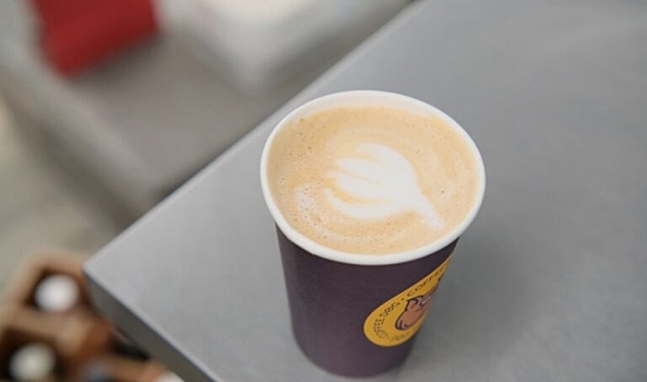 Питье горячих напитков из бумажных стаканчиков грозит проблемами со здоровьем