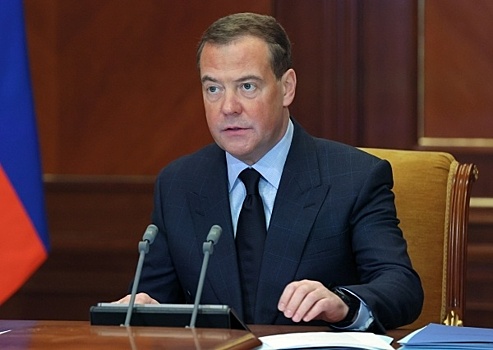 Медведев поддержал оппозицию Украины после цензуры телеканалов