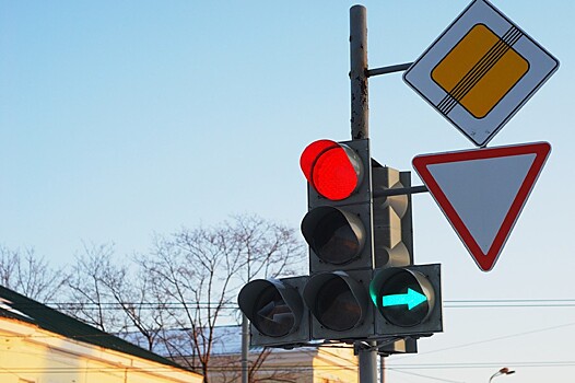 Суд проверит законность использования дорожного знака «Уступите дорогу»