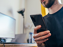 Эксперт назвал способ защититься от слежки через смартфон