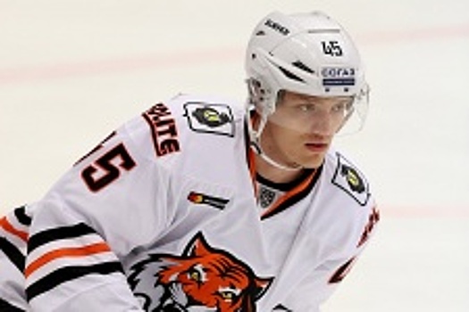 Форвард «Сибири» Карон отработал снеговиком на матче МХЛ, проиграв спор фанатам