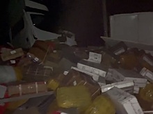 Десятки коробок рассыпались по трассе после аварии в Бутурлинском районе