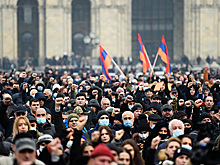 Армянская оппозиция вновь собралась у здания правительства