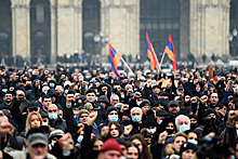 Армянская оппозиция вновь собралась у здания правительства
