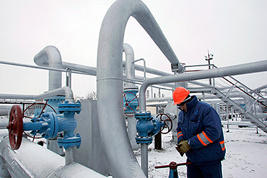 Вахтовики с месторождения «Лукойла» пожаловались на задержку зарплат