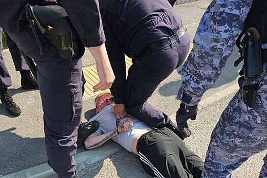 На Урале ревнивец удерживал дома возлюбленную, приставив ей нож к горлу