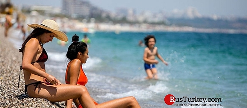 На самом известном пляже Антальи запретили курить