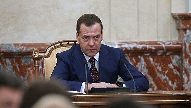 Медведев поручил закрепить срок публикации законодательства о налогах