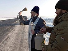Под Новосибирском совершили молебен на месте ДТП со скорой помощью
